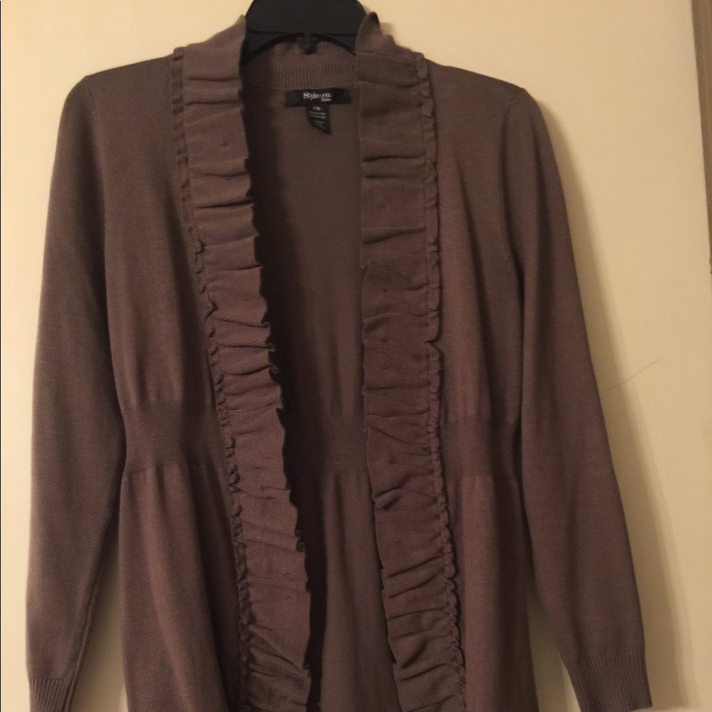 Brown cardigan with ruffle